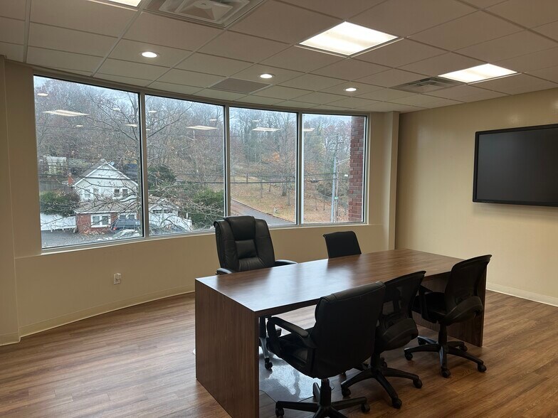 More Photos Of 1092 W Jericho Tpke, Commack Storefront Retail Office For Lease