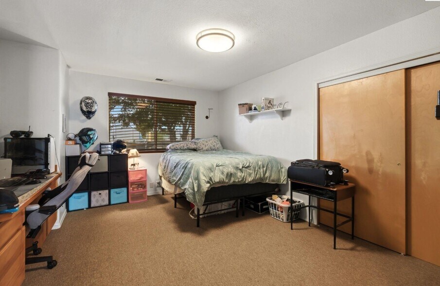 More Photos Of 135 McGhee Rd, Kootenai Flex For Sale