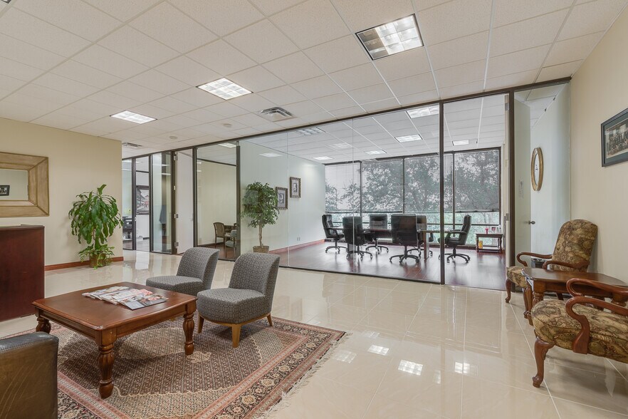 More Photos Of 2001 Beach St, Fort Worth Office For Lease