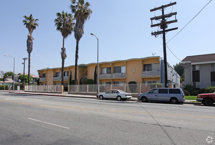 More Photos Of 6956 Kester Ave, Van Nuys Apartments For Sale