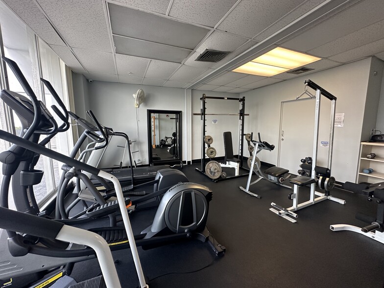 More Photos Of 1720 Harrison St, Hollywood Office Residential For Lease