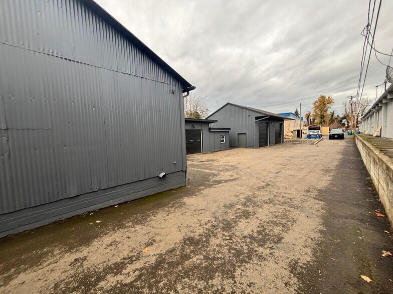 More Photos Of 446 McClaine St, Silverton Warehouse For Lease
