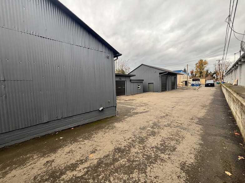 More Photos Of 446 McClaine St, Silverton Warehouse For Lease