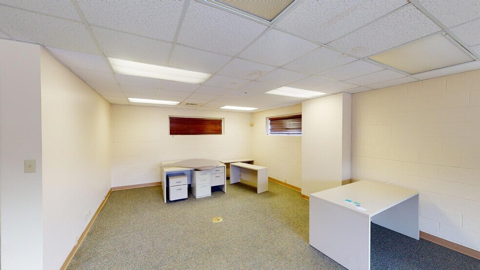More Photos Of 2602 N Morgan St, Decatur Office For Sale