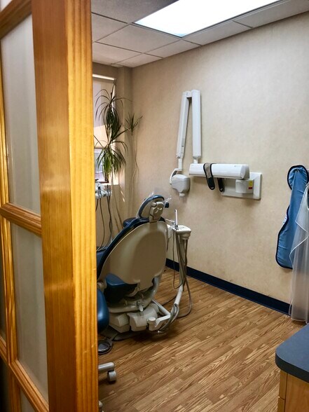 More Photos Of 31 Merrick Ave, Merrick Medical For Lease