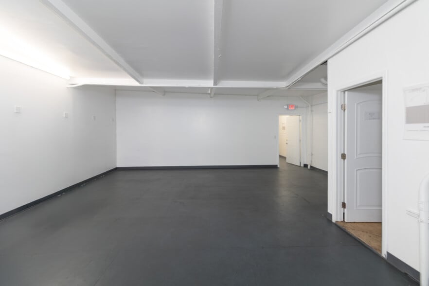 More Photos Of 8212-8214 San Fernando Rd, Sun Valley Light Distribution For Sale