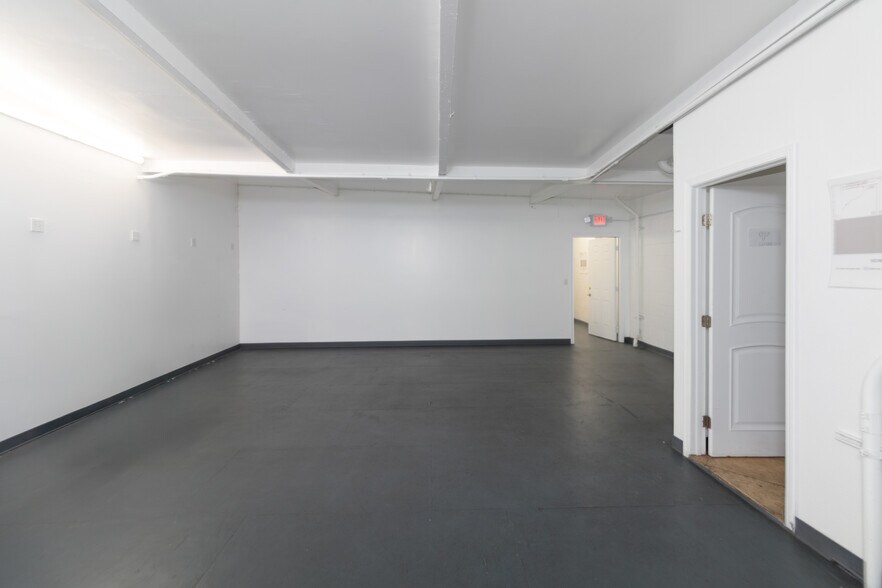 More Photos Of 8212-8214 San Fernando Rd, Sun Valley Light Distribution For Sale