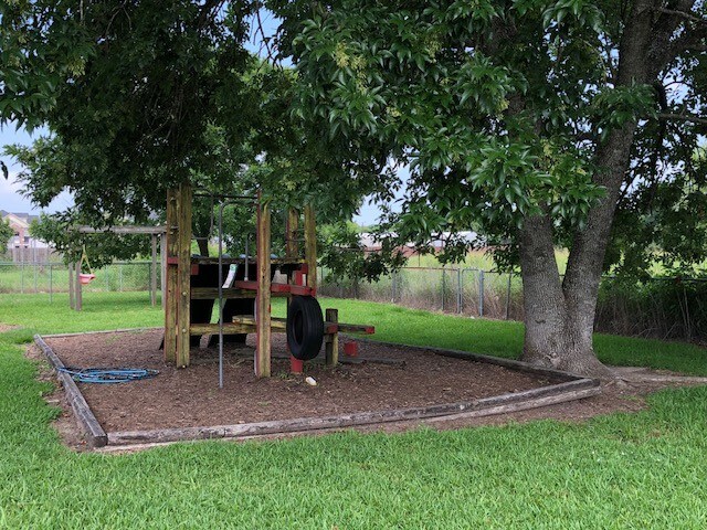 More Photos Of 2541 S Bypass 35, Alvin Daycare Center For Sale