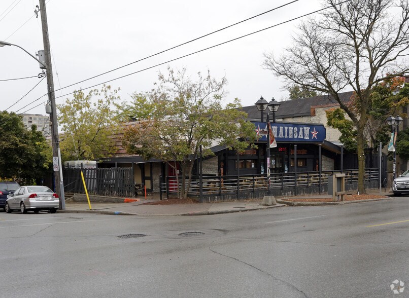 More Photos Of 28 King St N, Waterloo Restaurant For Lease