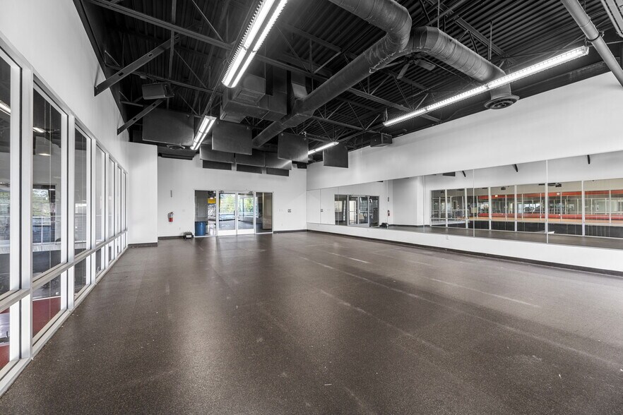 More Photos Of 1900 Del Paso Rd, Sacramento Health Club For Lease