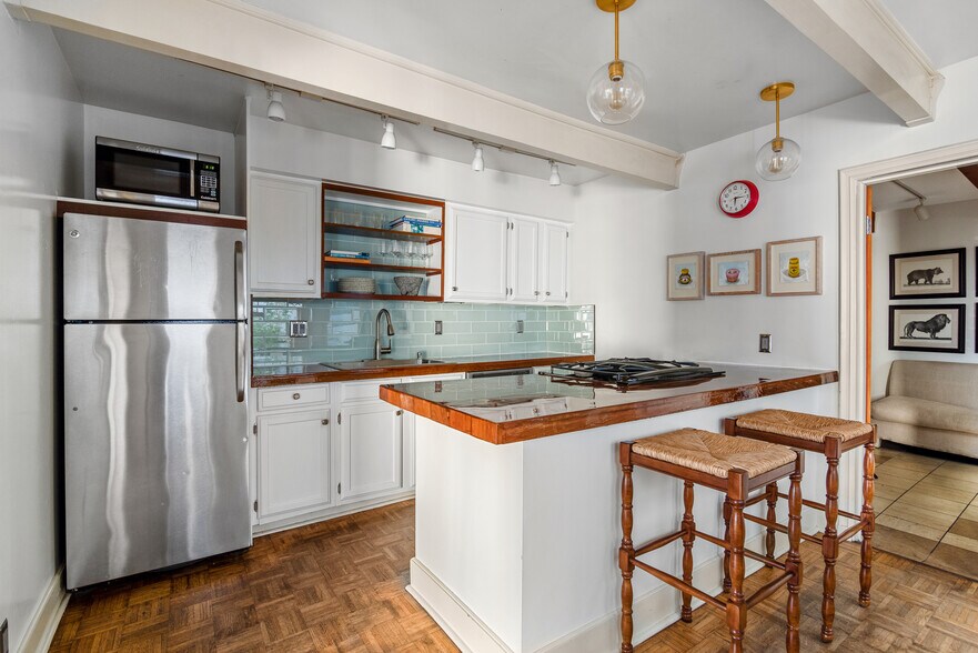 More Photos Of 1117 Abbot Kinney Blvd, Venice Loft Creative Space For Lease