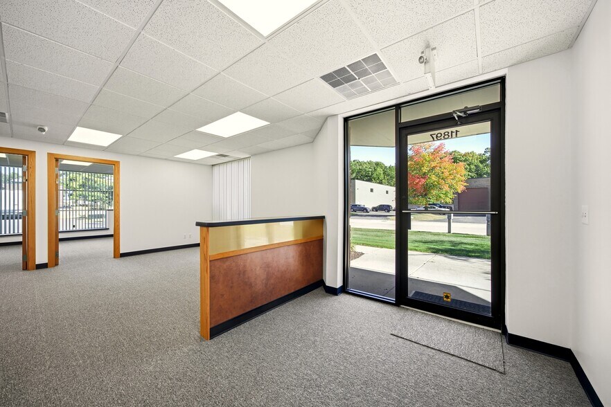 More Photos Of 11887-11897 Belden Ct, Livonia Warehouse For Lease
