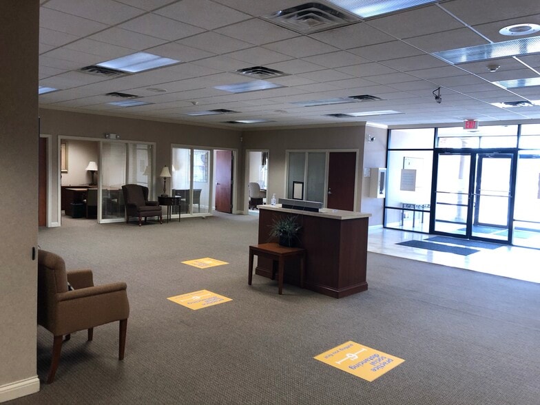 More Photos Of 201 Limestone St, Frankfort Bank For Lease