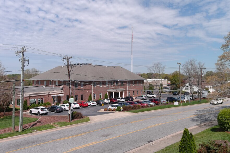 More Photos Of 603 Dolley Madison Rd, Greensboro Medical For Lease