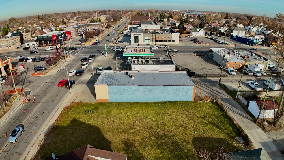 More Photos Of 7120 Chase Rd, Dearborn Flex For Lease