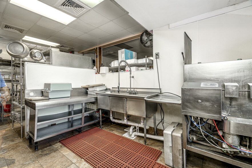 More Photos Of 100 E Fort Macon Rd, Atlantic Beach Restaurant For Sale