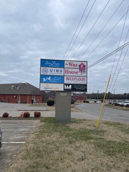 More Photos Of 2237 Lowes Dr, Clarksville Storefront Retail Office For Lease