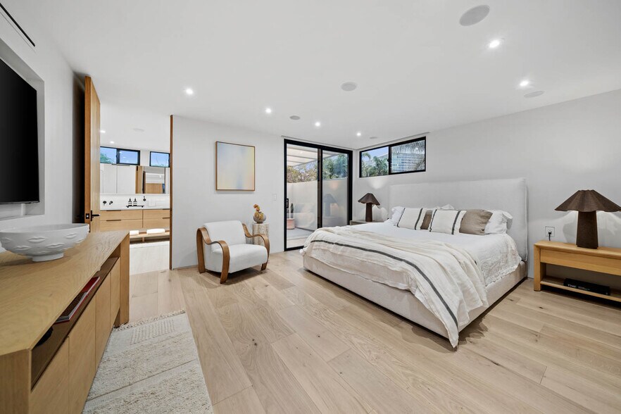 More Photos Of 7372 Fay Ave, La Jolla Multifamily For Sale