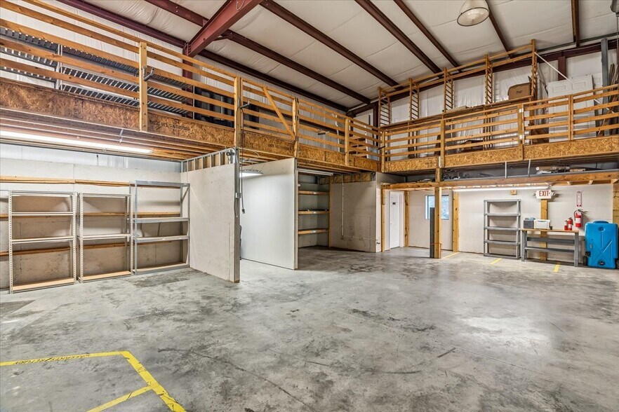 More Photos Of 106 Flow State Vis, Asheville Flex For Lease