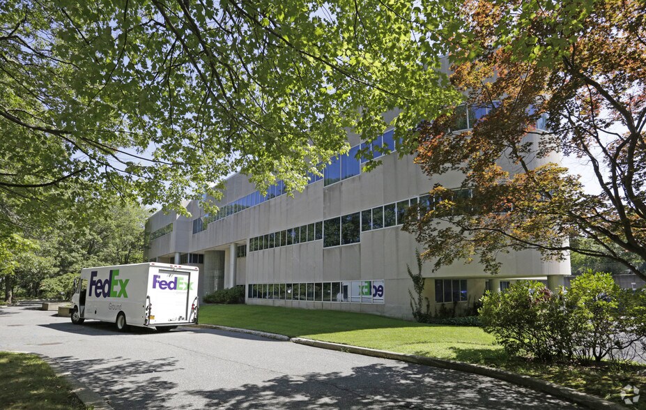 More Photos Of 200 Parkway Dr S, Hauppauge Medical For Lease