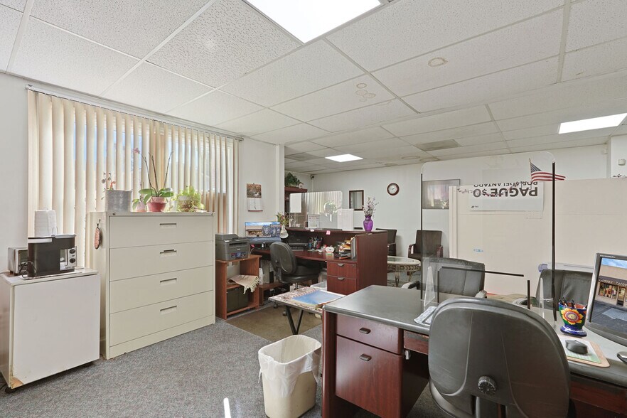 More Photos Of 304 W Harding Way, Stockton Office For Sale