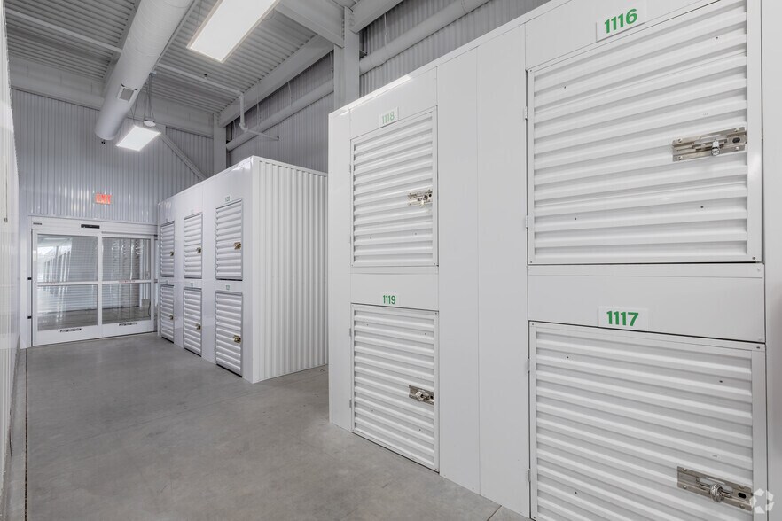 More Photos Of 28900 Schoolcraft Rd, Livonia Self Storage For Sale