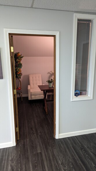 More Photos Of 29 Lafayette Rd, North Hampton Storefront Retail Office For Lease