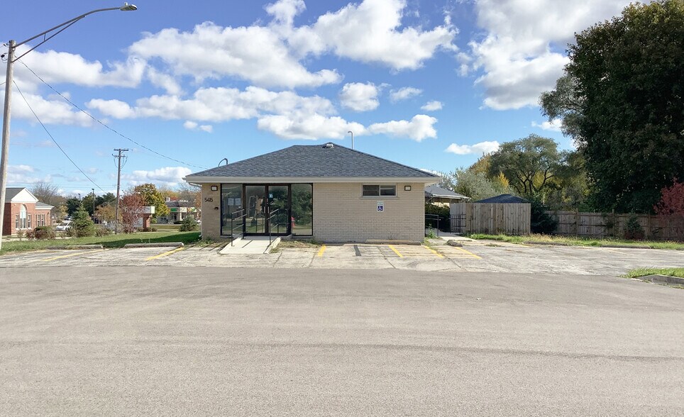 Primary Photo Of 5415 W Grand Ave, Gurnee Office For Lease