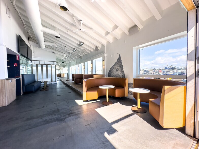 More Photos Of 2406 Newport Blvd, Newport Beach General Retail For Lease