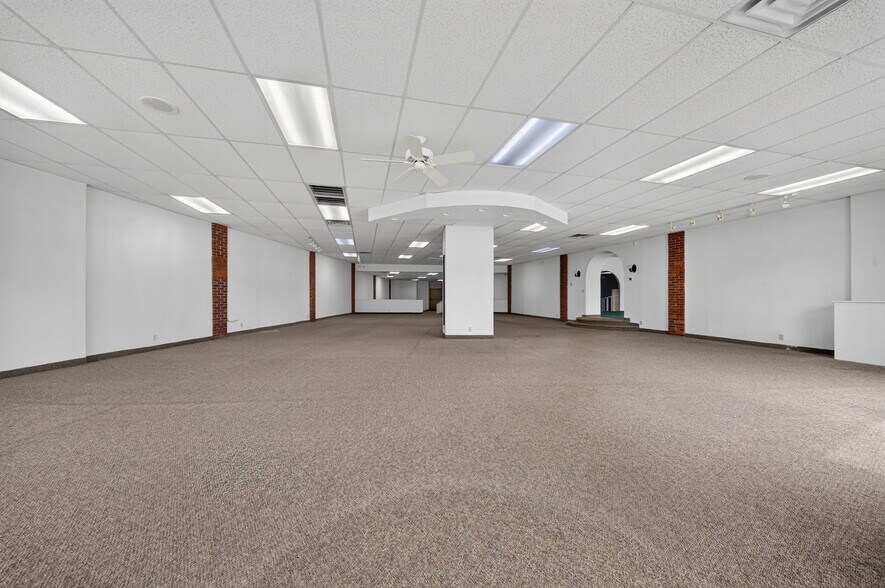 More Photos Of 2539 W Prospect Rd, Ashtabula Storefront For Sale