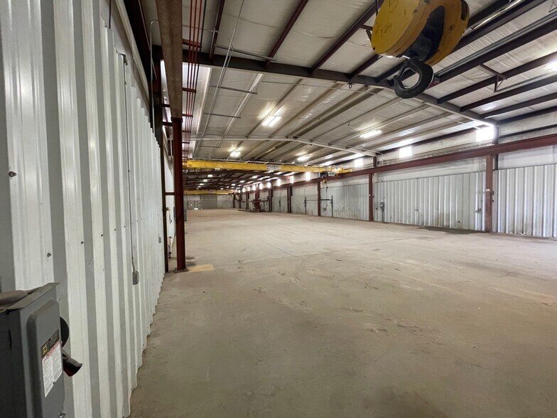 More Photos Of 2800 E I-20 Service, Midland Warehouse For Lease