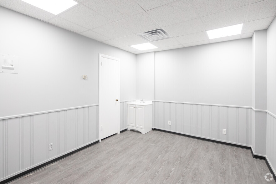 More Photos Of 30 Hempstead Ave, Rockville Centre Coworking Space