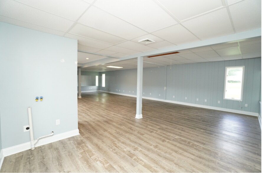 More Photos Of 1630 Midland Beaver Rd, Industry General Retail For Sale