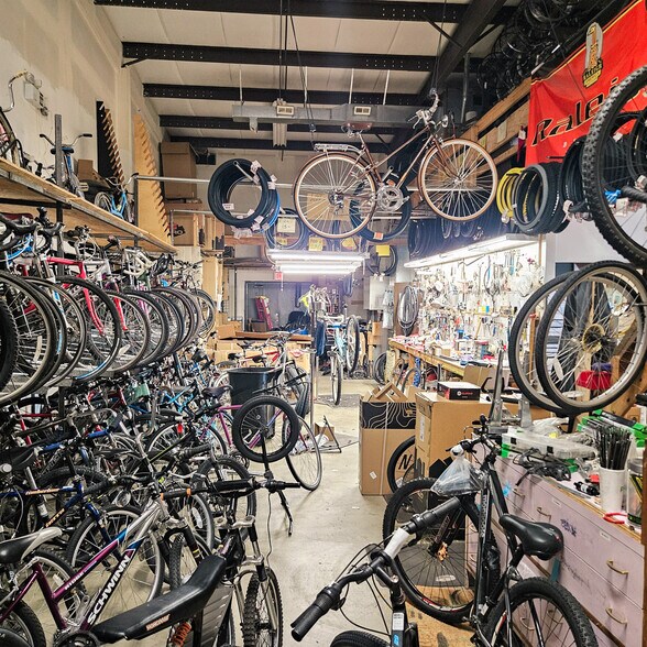 More Photos Of 131 E Rollins Rd, Round Lake Beach Freestanding For Sale