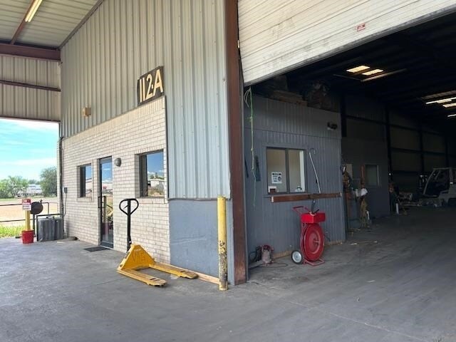 More Photos Of 112 Flecha Ln, Laredo Distribution For Lease