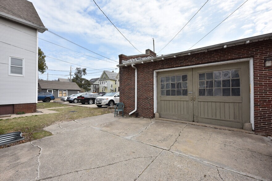 More Photos Of 2940 N Maryland Ave, Milwaukee Apartments For Sale