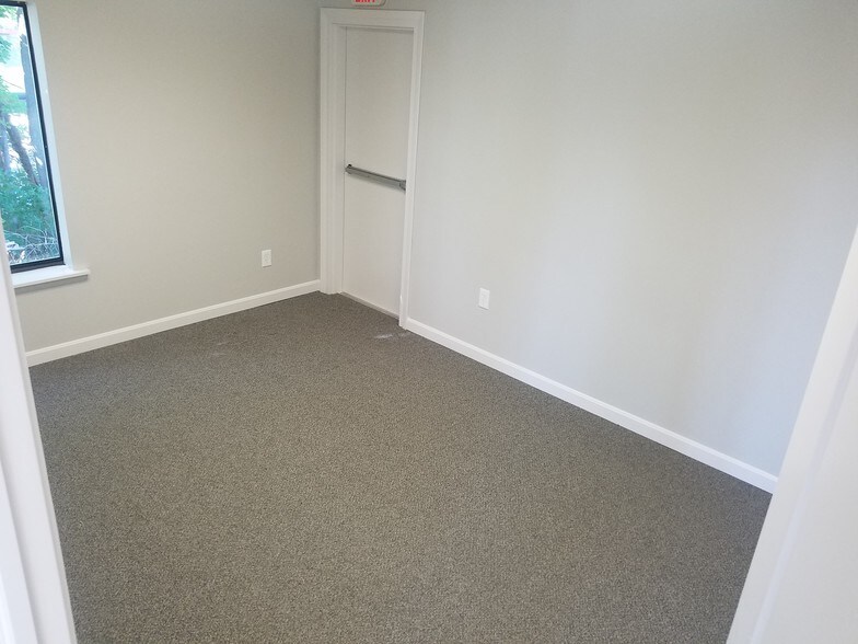 More Photos Of 161-163 Boston Post Rd, Waterford Office For Lease