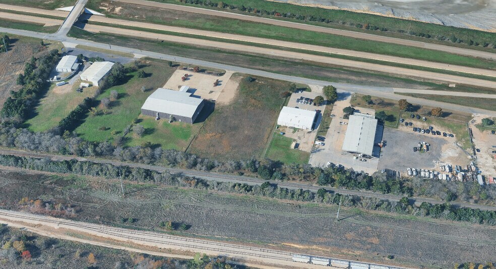 More Photos Of Highway 67, Midlothian Warehouse For Lease