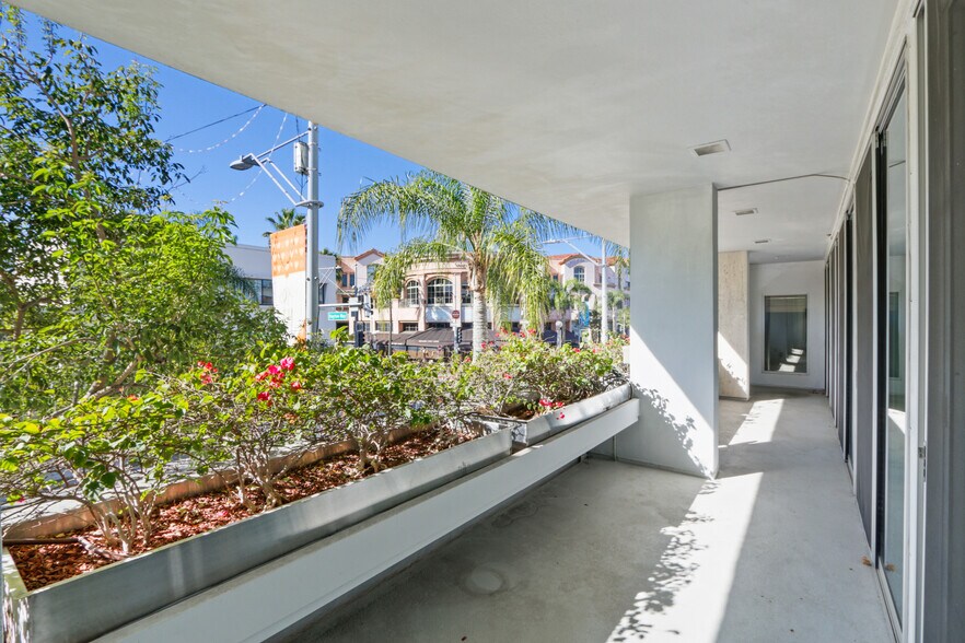 More Photos Of 270 N Canon Dr, Beverly Hills Office For Lease