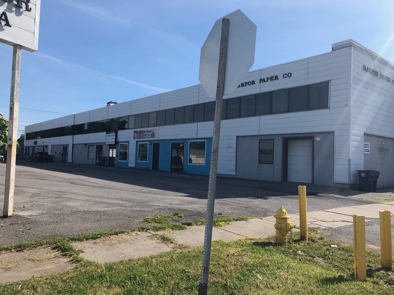 More Photos Of 2425 Hyde Park Blvd, Niagara Falls Freestanding For Lease