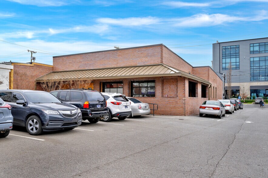 More Photos Of 900 Main St, Nashville Storefront Retail Office For Lease