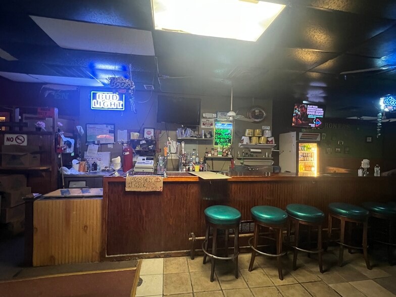 More Photos Of 705 Roosevelt Ave, San Antonio Sports And Entertainment For Sale