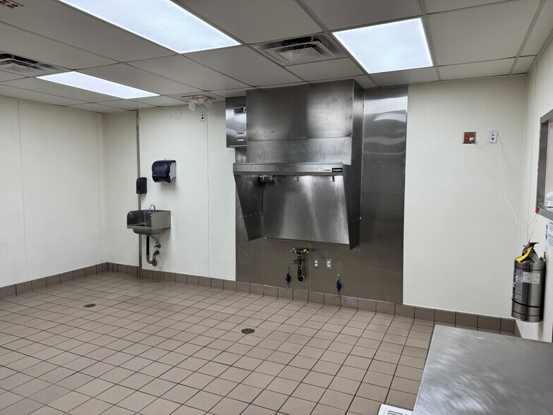 More Photos Of 1901-1905 Pacific Coast Hwy, Lomita Restaurant For Lease