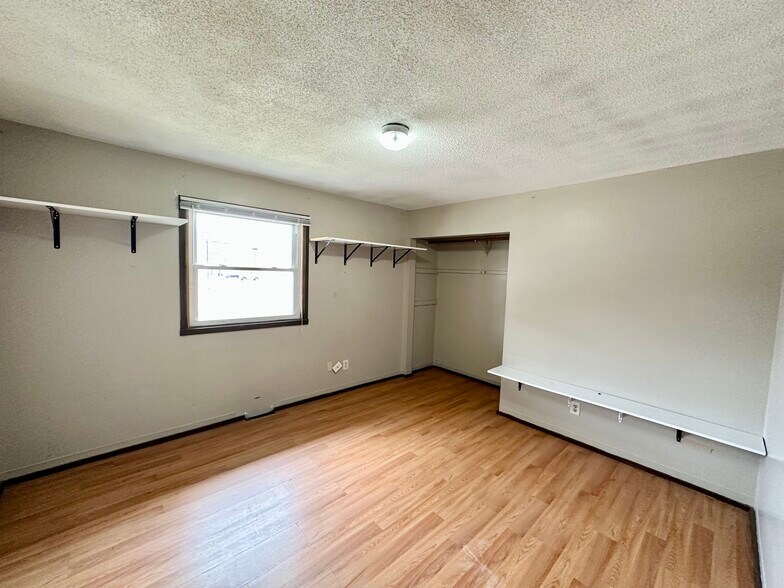 More Photos Of 1001 S Davis St, Kirksville Sorority Fraternity House For Sale