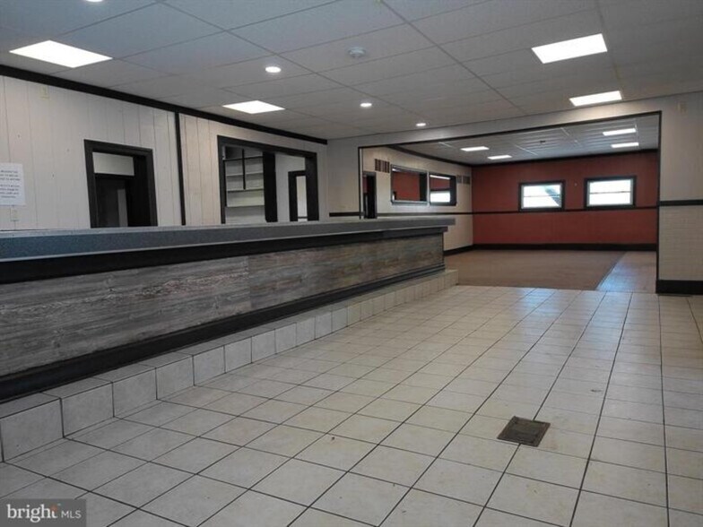 More Photos Of 2 W Market St, Gratz Storefront Retail Residential For Lease