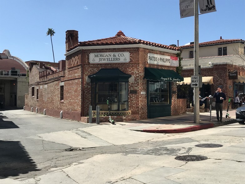 More Photos Of 1129-1139 Glendon Ave, Los Angeles Restaurant For Lease