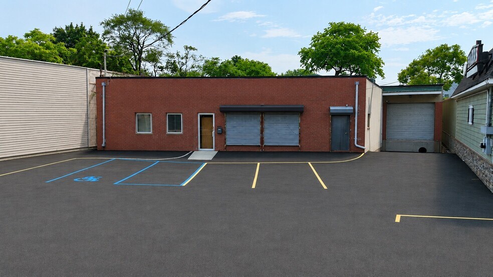 Primary Photo Of 120 New Hyde Park Rd, Franklin Square Showroom For Lease