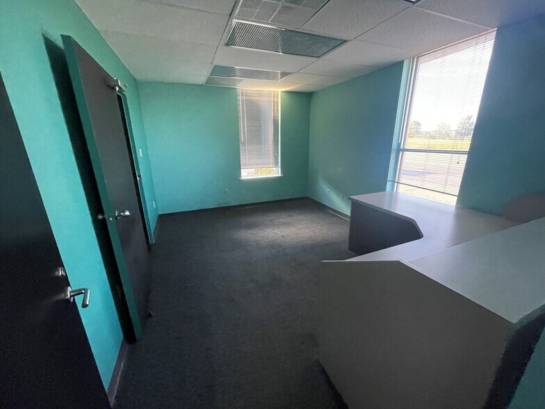 More Photos Of 2345 Bernville Rd, Reading Office For Lease