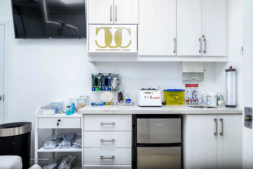 More Photos Of 1650 Elgin Mills Rd E, Richmond Hill Medical For Sale