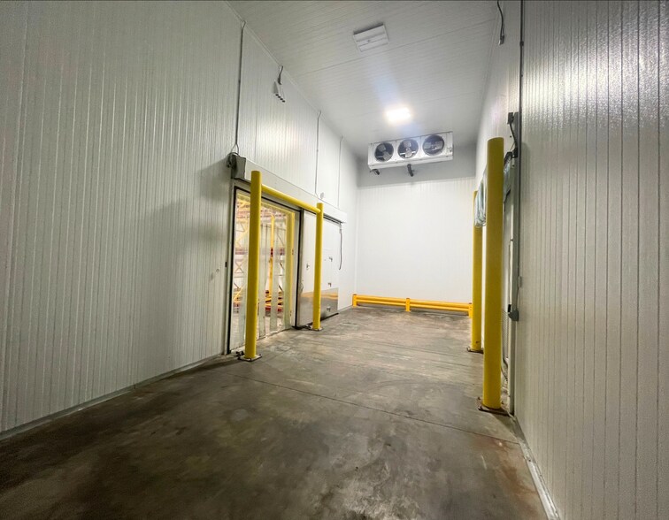 More Photos Of 2501 E President St, Savannah Refrigeration Cold Storage For Lease